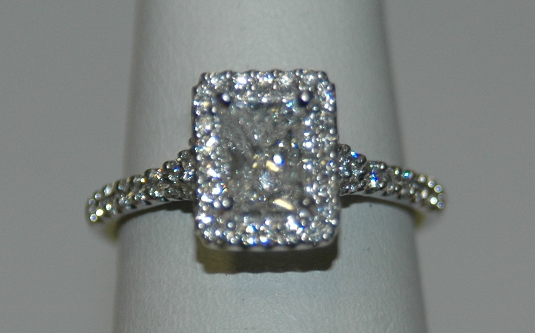 18K White Gold 0.98Ct Radiant Diamond Halo Engagement Ring