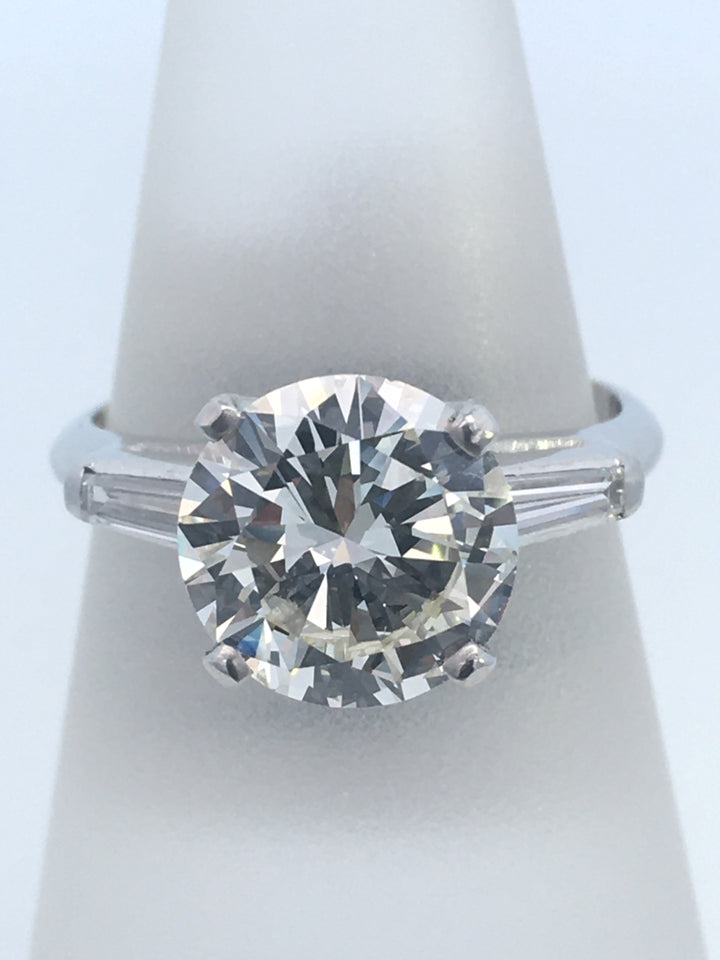 Platinum Round Diamond 2.48Ct Solitaire Engagement Ring