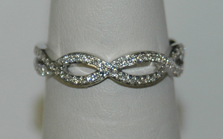 14K White Gold 0.25ct Diamond Twisted Wedding Band