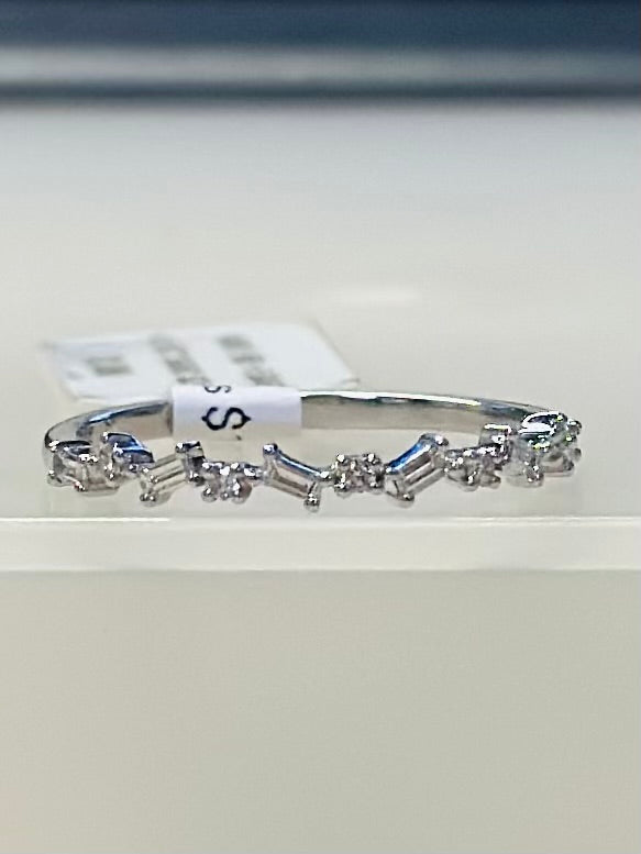 14K White Gold Multi-Diamond Wedding Band Size 6