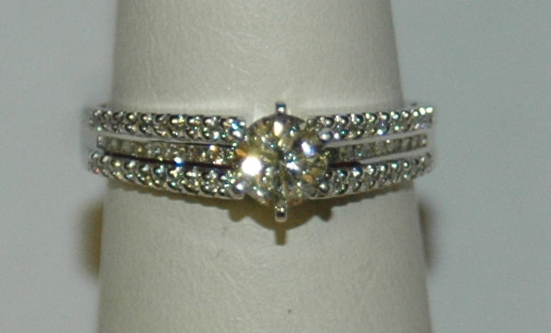 14K White Gold 0.57Ct Round Diamond Solitaire Ring