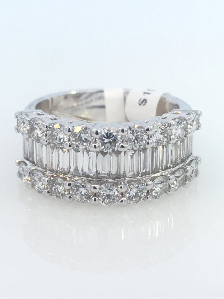 18K White Gold Baguette Round Diamond Fashion Ring