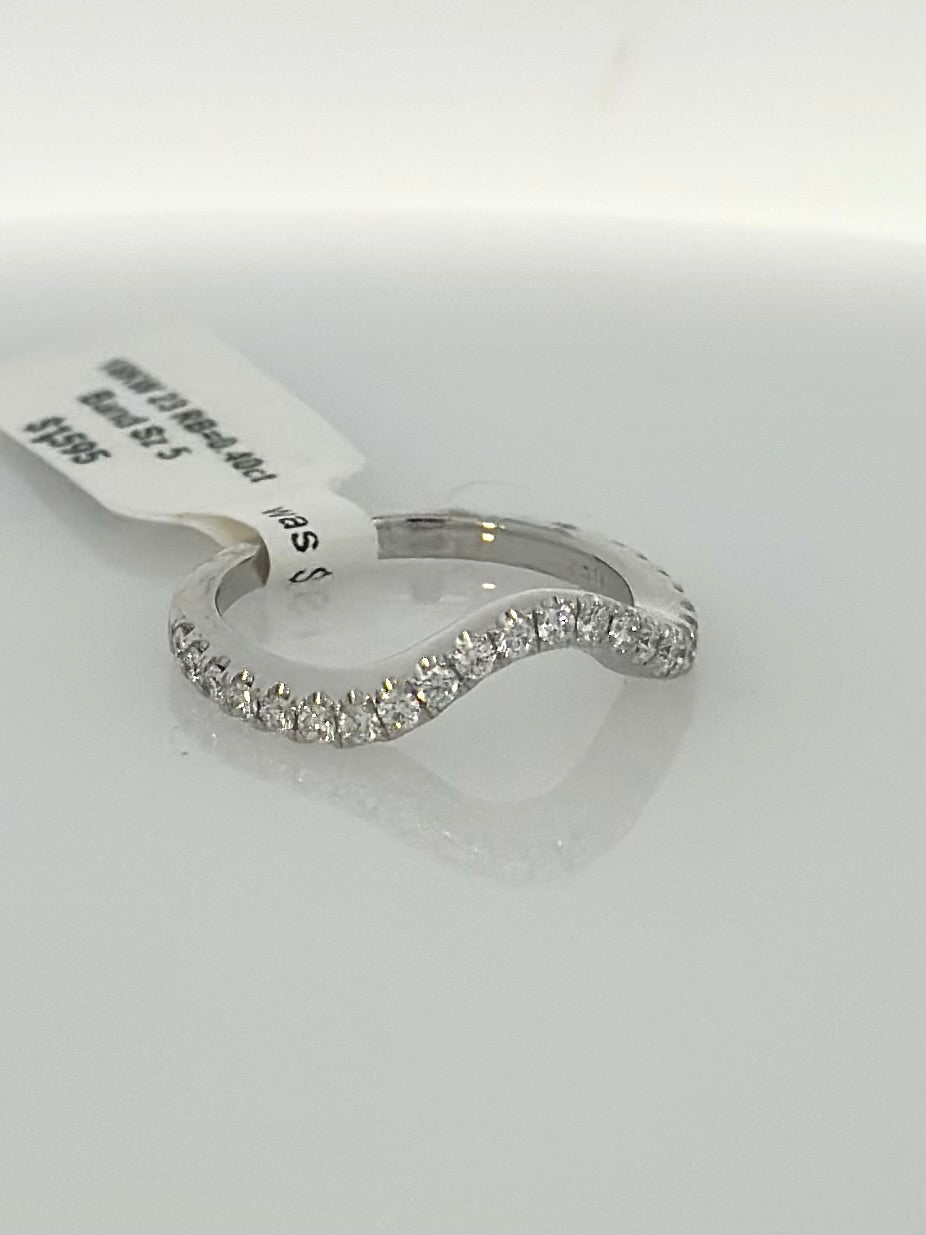 18K White Gold 0.40ct Diamond Curved Women's Wedding Band