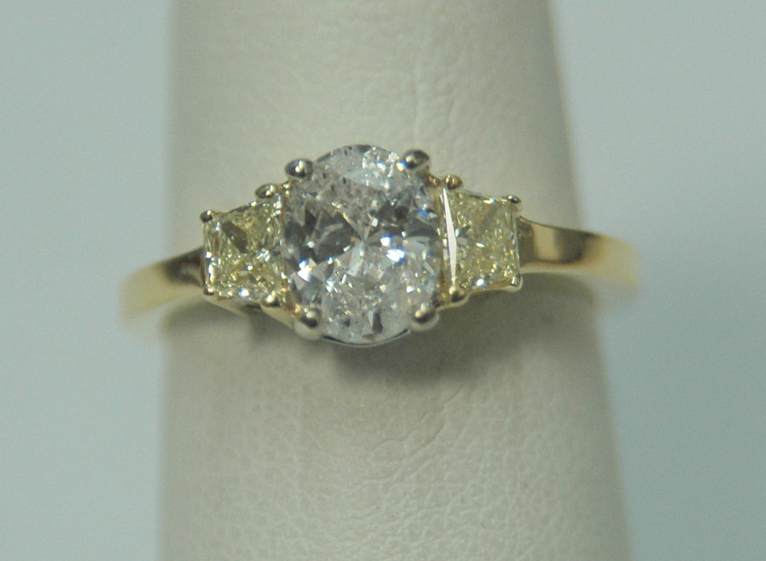 18K Yellow Gold 1.50Ct Oval Diamond 3-Stone Engagement Ring