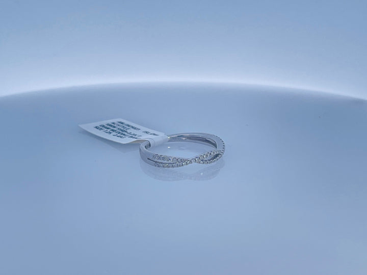 18K White Gold 0.20ct Diamond Twisted Wedding Band