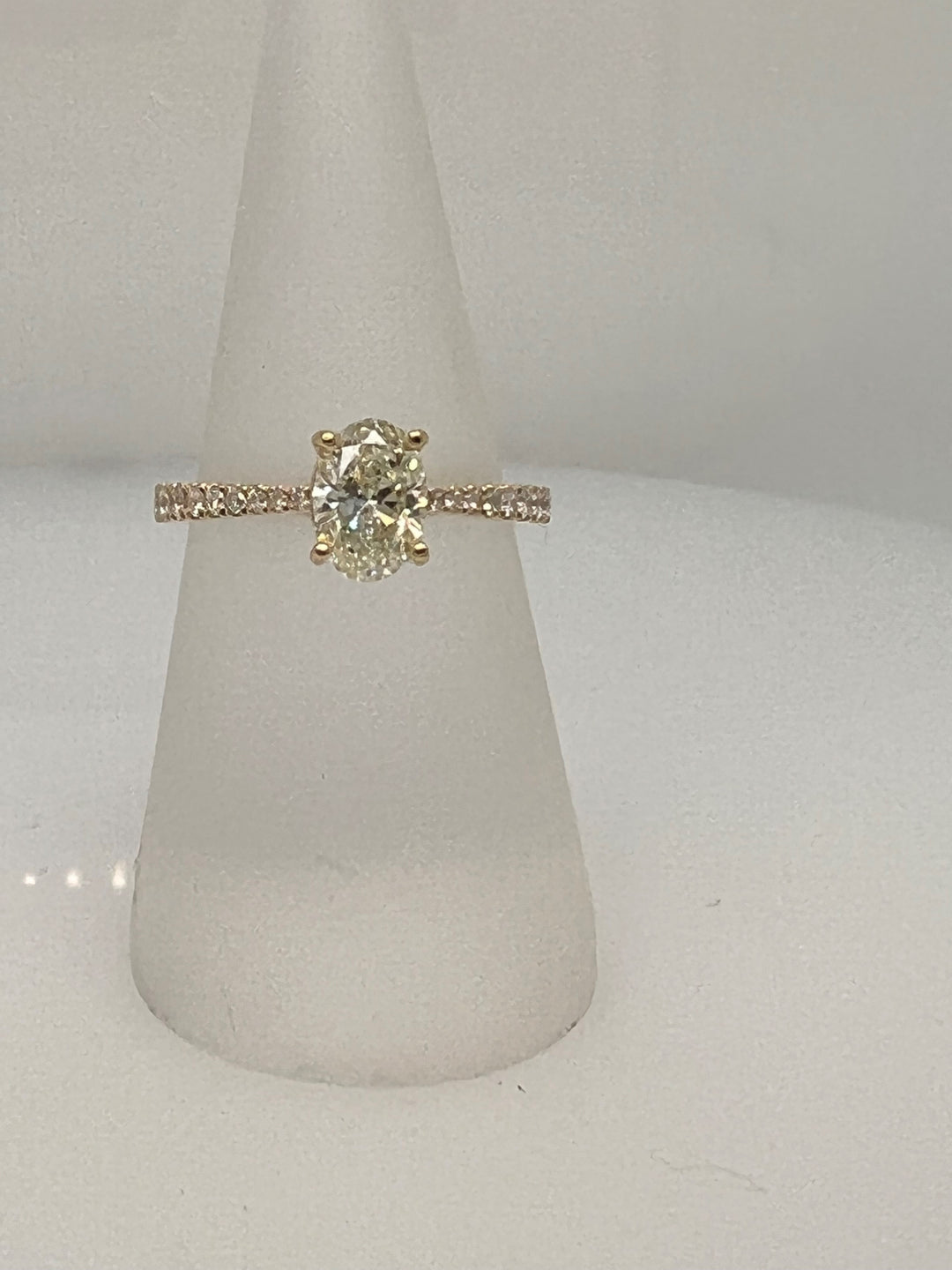 18K Yellow Oval Diamond 0.90Ct Solitaire Engagement Ring