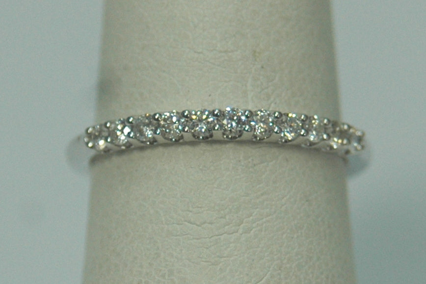 14K White Gold 0.25ct Diamond Shared Prong Women's Band