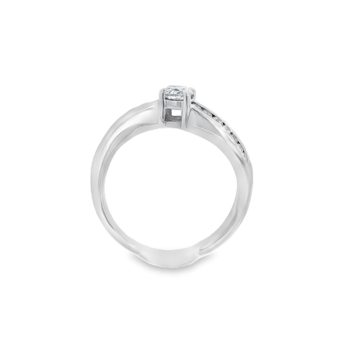 Platinum Round Diamond 0.20Ct Contemporary Engagement Ring