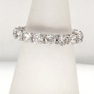 18K White Gold 3.26ctw Round Diamond Shared Prong Band